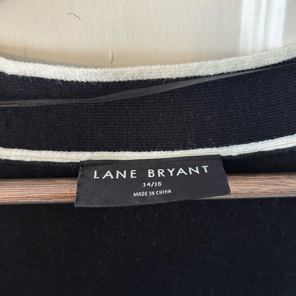 ✨ HP! ✨ Soft, Classic Black & Cream Cardigan - Picture 2 of 3